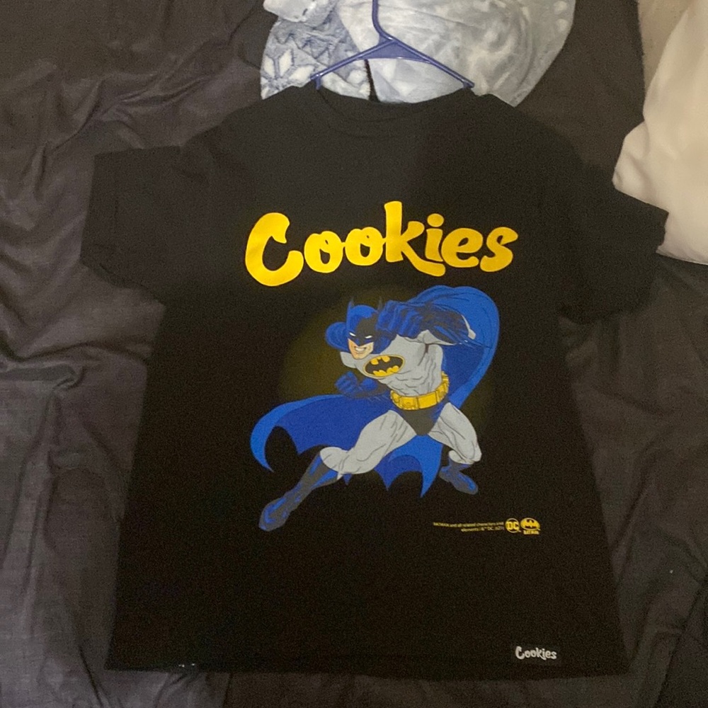 Cookies and Batman shirt it’s 100% real it’s size m and it like now.